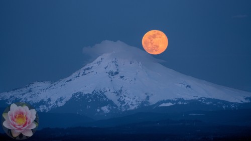 Mt-Hood-Worm-Moon.jpg